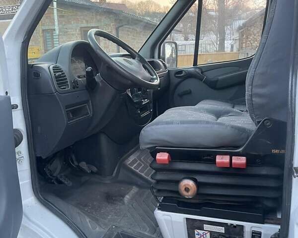 Білий Мерседес Sprinter, об'ємом двигуна 2.15 л та пробігом 1000 тис. км за 10000 $, фото 4 на Automoto.ua