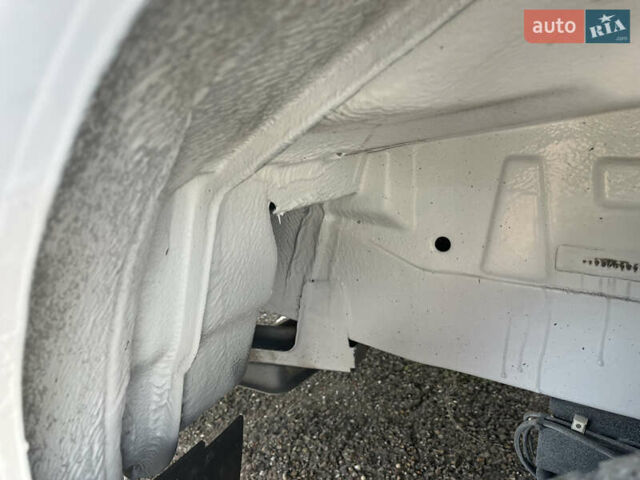 Белый Мерседес Sprinter, объемом двигателя 2.7 л и пробегом 147 тыс. км за 17800 $, фото 12 на Automoto.ua