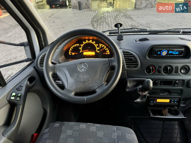 Белый Мерседес Sprinter, объемом двигателя 2.15 л и пробегом 330 тыс. км за 12900 $, фото 14 на Automoto.ua