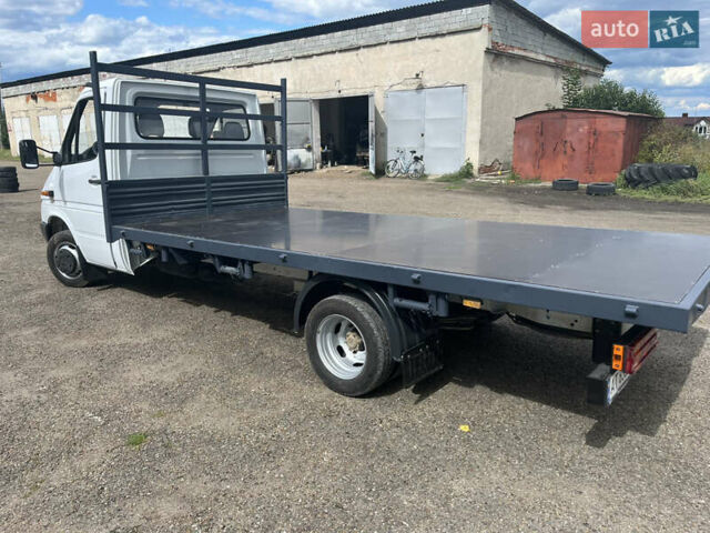 Белый Мерседес Sprinter, объемом двигателя 2.7 л и пробегом 147 тыс. км за 17800 $, фото 4 на Automoto.ua