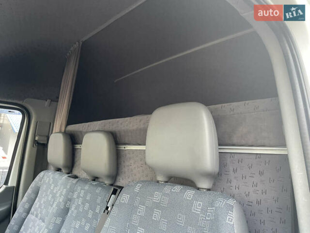 Белый Мерседес Sprinter, объемом двигателя 2.69 л и пробегом 30 тыс. км за 12300 $, фото 11 на Automoto.ua