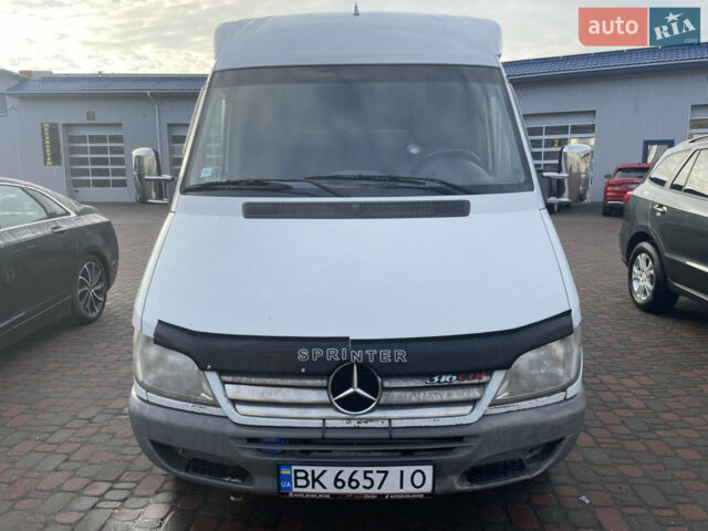 Белый Мерседес Sprinter, объемом двигателя 2.69 л и пробегом 30 тыс. км за 11900 $, фото 1 на Automoto.ua