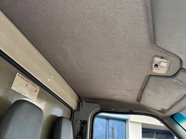 Белый Мерседес Sprinter, объемом двигателя 2.15 л и пробегом 281 тыс. км за 8000 $, фото 3 на Automoto.ua