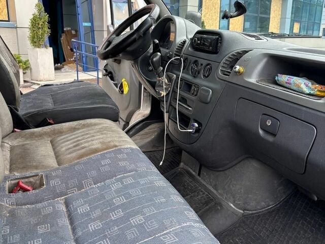 Белый Мерседес Sprinter, объемом двигателя 2.15 л и пробегом 281 тыс. км за 8000 $, фото 2 на Automoto.ua