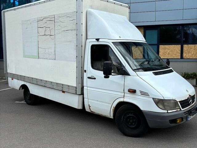 Белый Мерседес Sprinter, объемом двигателя 2.15 л и пробегом 281 тыс. км за 8000 $, фото 11 на Automoto.ua