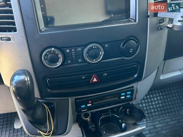 Белый Мерседес Sprinter, объемом двигателя 2.99 л и пробегом 550 тыс. км за 20000 $, фото 12 на Automoto.ua