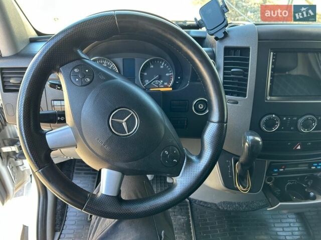 Белый Мерседес Sprinter, объемом двигателя 2.99 л и пробегом 550 тыс. км за 20000 $, фото 11 на Automoto.ua