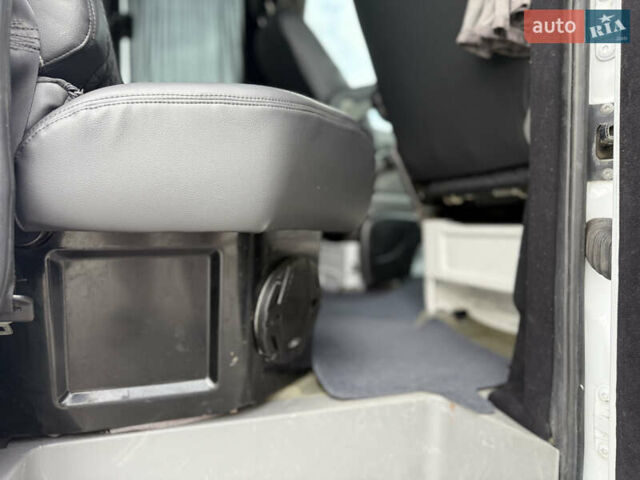 Белый Мерседес Sprinter, объемом двигателя 3.23 л и пробегом 470 тыс. км за 27800 $, фото 22 на Automoto.ua