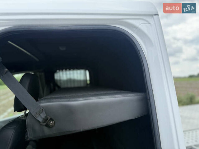 Белый Мерседес Sprinter, объемом двигателя 3.23 л и пробегом 470 тыс. км за 27800 $, фото 34 на Automoto.ua