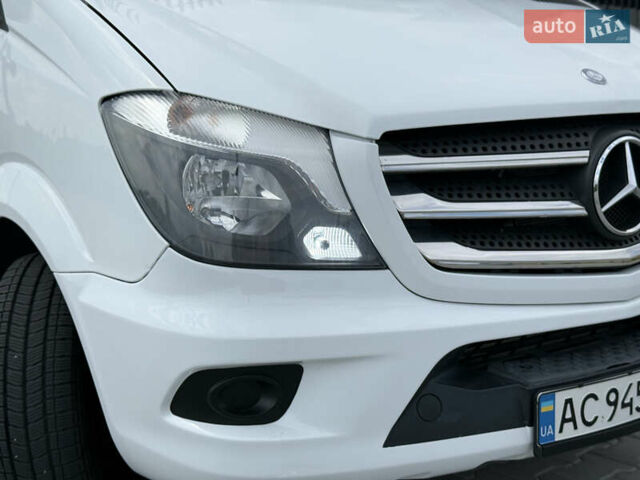 Белый Мерседес Sprinter, объемом двигателя 3.23 л и пробегом 470 тыс. км за 27800 $, фото 121 на Automoto.ua