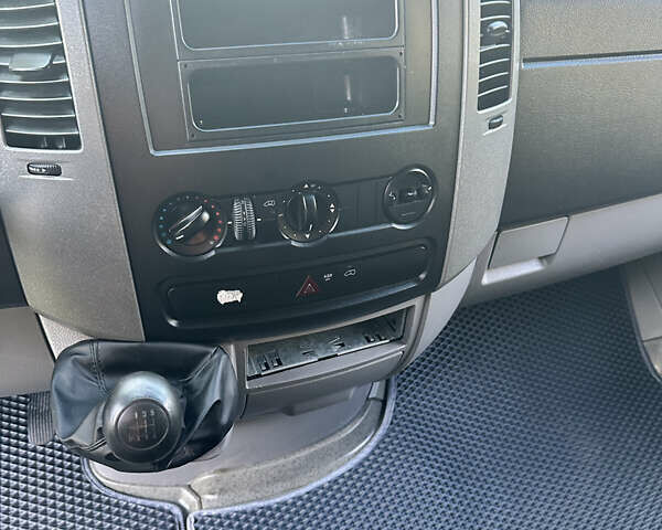 Белый Мерседес Sprinter, объемом двигателя 2.14 л и пробегом 270 тыс. км за 22700 $, фото 11 на Automoto.ua