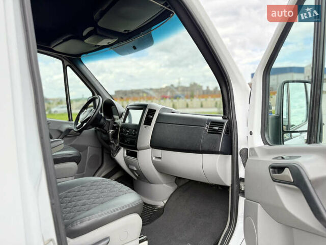 Белый Мерседес Sprinter, объемом двигателя 3.23 л и пробегом 470 тыс. км за 27800 $, фото 12 на Automoto.ua