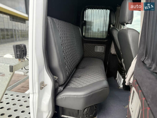Белый Мерседес Sprinter, объемом двигателя 3.23 л и пробегом 470 тыс. км за 27800 $, фото 21 на Automoto.ua