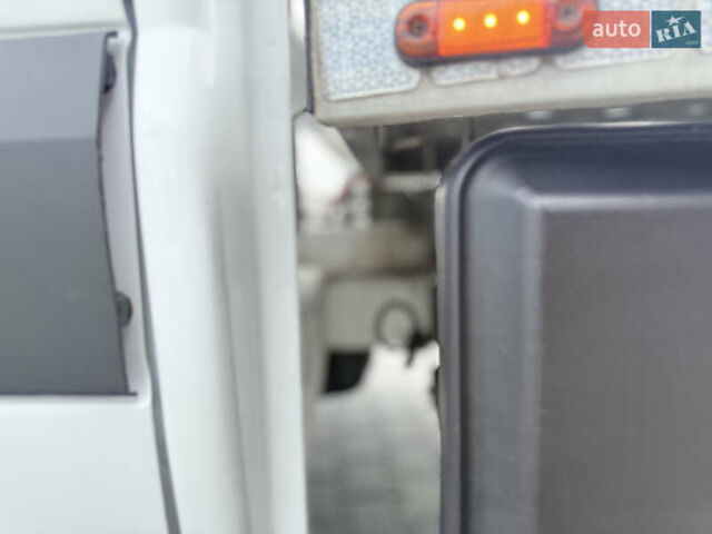 Белый Мерседес Sprinter, объемом двигателя 3.23 л и пробегом 470 тыс. км за 27800 $, фото 114 на Automoto.ua
