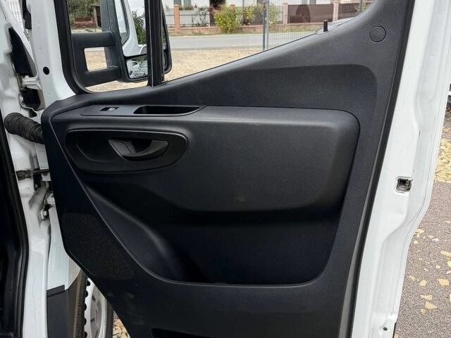 Белый Мерседес Sprinter, объемом двигателя 2.99 л и пробегом 854 тыс. км за 45000 $, фото 6 на Automoto.ua