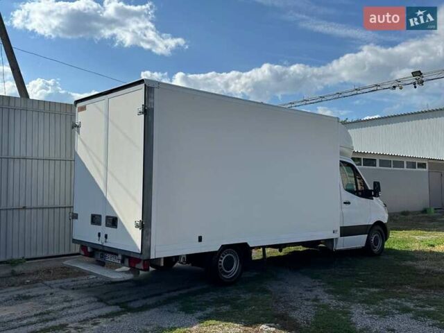 Белый Мерседес Sprinter, объемом двигателя 2.1 л и пробегом 223 тыс. км за 25956 $, фото 1 на Automoto.ua