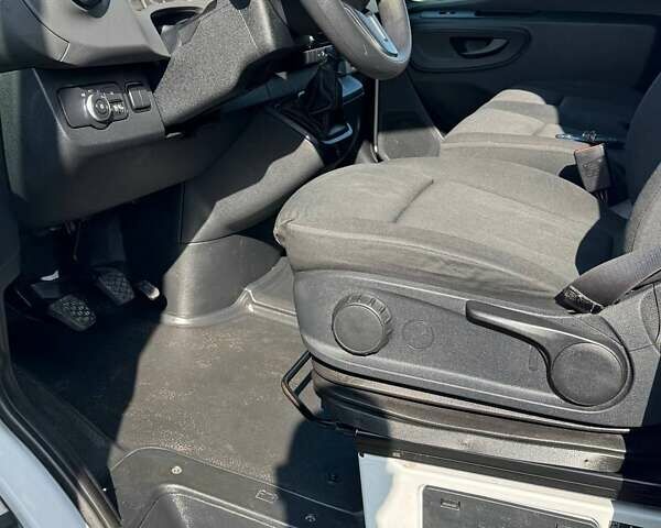 Белый Мерседес Sprinter, объемом двигателя 2.1 л и пробегом 223 тыс. км за 29289 $, фото 15 на Automoto.ua