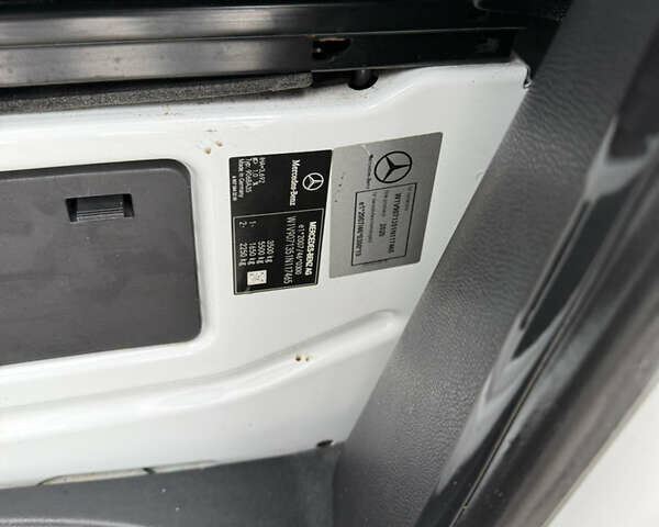 Белый Мерседес Sprinter, объемом двигателя 0 л и пробегом 300 тыс. км за 19900 $, фото 7 на Automoto.ua