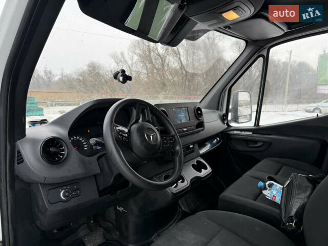 Белый Мерседес Sprinter, объемом двигателя 0 л и пробегом 300 тыс. км за 19900 $, фото 6 на Automoto.ua