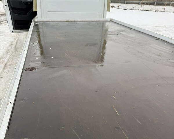 Белый Мерседес Sprinter, объемом двигателя 0 л и пробегом 300 тыс. км за 19900 $, фото 15 на Automoto.ua