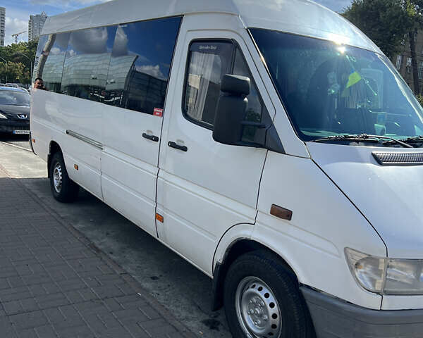 Белый Мерседес Sprinter, объемом двигателя 2.87 л и пробегом 226 тыс. км за 5500 $, фото 2 на Automoto.ua