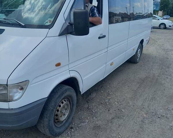 Белый Мерседес Sprinter, объемом двигателя 2.9 л и пробегом 400 тыс. км за 8500 $, фото 6 на Automoto.ua