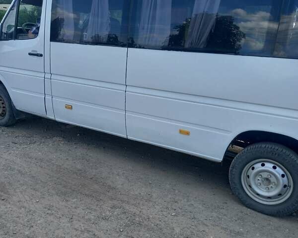 Белый Мерседес Sprinter, объемом двигателя 2.9 л и пробегом 400 тыс. км за 8500 $, фото 7 на Automoto.ua