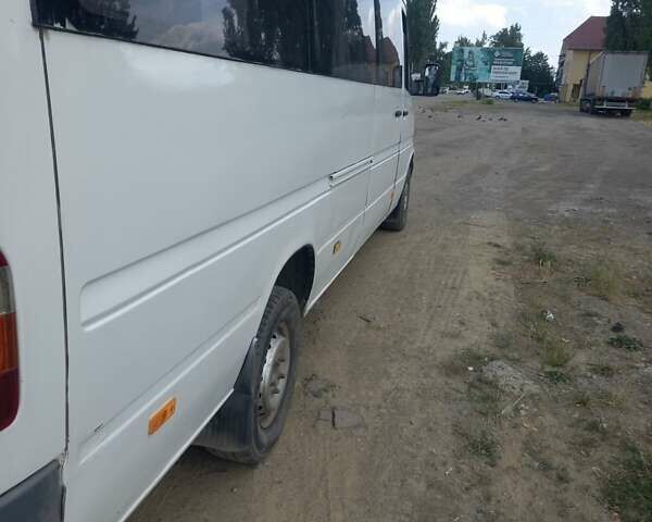Белый Мерседес Sprinter, объемом двигателя 2.9 л и пробегом 400 тыс. км за 8500 $, фото 4 на Automoto.ua