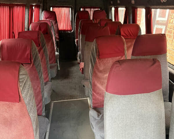 Белый Мерседес Sprinter, объемом двигателя 2.3 л и пробегом 300 тыс. км за 3600 $, фото 3 на Automoto.ua