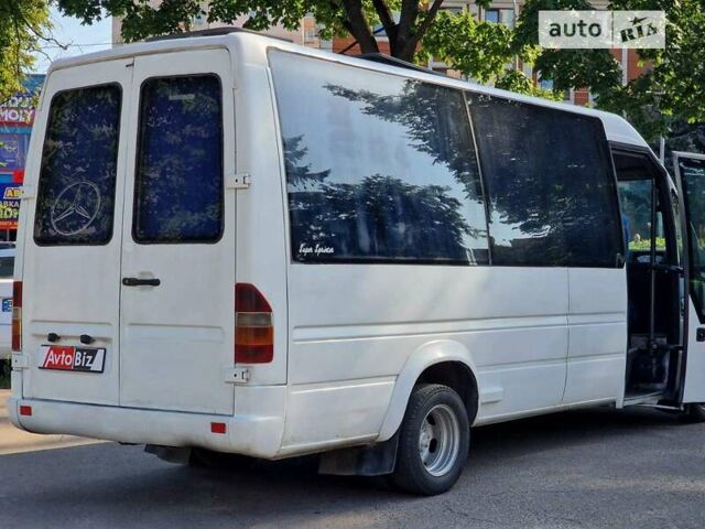 Белый Мерседес Sprinter, объемом двигателя 2.7 л и пробегом 300 тыс. км за 15400 $, фото 2 на Automoto.ua
