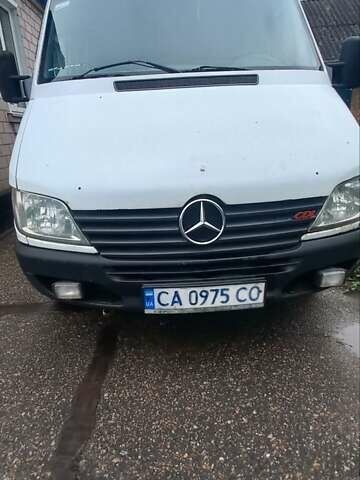 Белый Мерседес Sprinter, объемом двигателя 2.15 л и пробегом 200 тыс. км за 5000 $, фото 1 на Automoto.ua