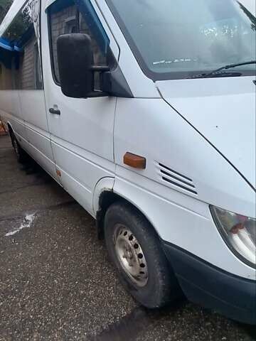 Белый Мерседес Sprinter, объемом двигателя 2.15 л и пробегом 200 тыс. км за 5000 $, фото 16 на Automoto.ua