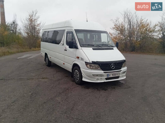Белый Мерседес Sprinter, объемом двигателя 2.2 л и пробегом 628 тыс. км за 9100 $, фото 5 на Automoto.ua