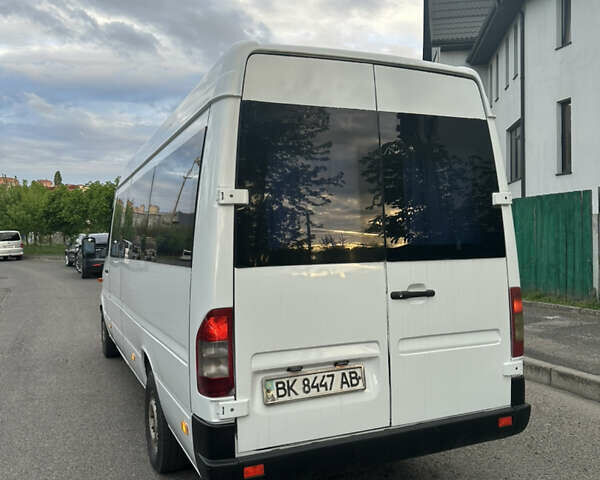Білий Мерседес Sprinter, об'ємом двигуна 2.2 л та пробігом 375 тис. км за 10700 $, фото 2 на Automoto.ua