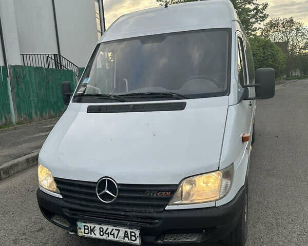 Білий Мерседес Sprinter, об'ємом двигуна 2.2 л та пробігом 375 тис. км за 10700 $, фото 4 на Automoto.ua