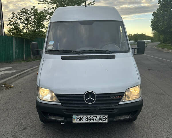 Білий Мерседес Sprinter, об'ємом двигуна 2.2 л та пробігом 375 тис. км за 10700 $, фото 5 на Automoto.ua
