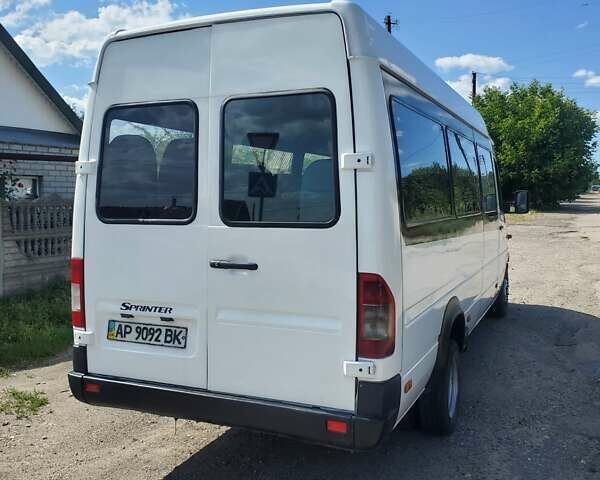 Мерседес Sprinter 2002 у Запоріжжя на Automoto.ua Білий Мерседес Sprinter, об'ємом двигуна 2.15 л та пробігом 500 тис. км за 10500 $, фото 3 на Automoto.ua