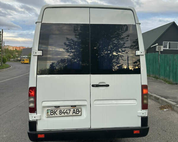 Білий Мерседес Sprinter, об'ємом двигуна 2.2 л та пробігом 375 тис. км за 10700 $, фото 1 на Automoto.ua