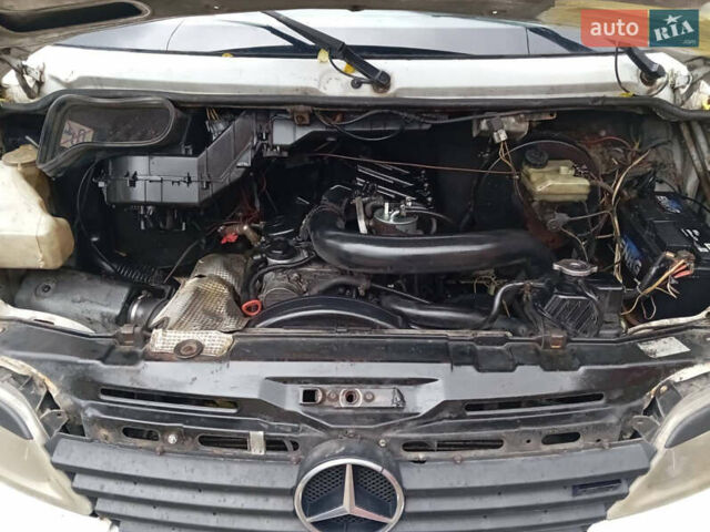 Белый Мерседес Sprinter, объемом двигателя 2.2 л и пробегом 628 тыс. км за 9100 $, фото 15 на Automoto.ua