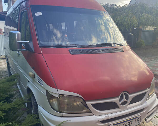 Белый Мерседес Sprinter, объемом двигателя 2.15 л и пробегом 300 тыс. км за 8199 $, фото 1 на Automoto.ua