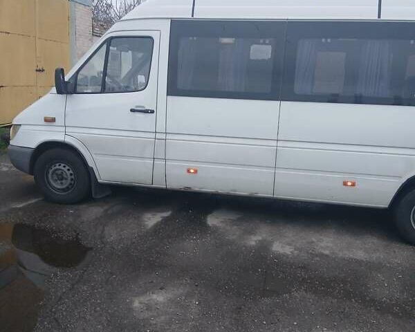 Білий Мерседес Sprinter, об'ємом двигуна 2.69 л та пробігом 930 тис. км за 11000 $, фото 1 на Automoto.ua