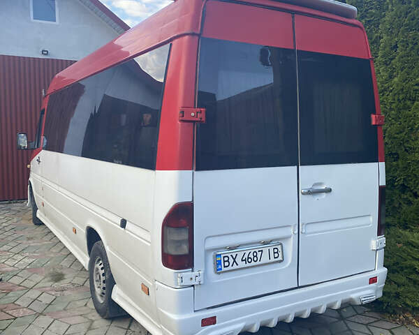 Белый Мерседес Sprinter, объемом двигателя 2.15 л и пробегом 300 тыс. км за 8199 $, фото 2 на Automoto.ua