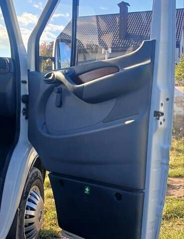 Белый Мерседес Sprinter, объемом двигателя 2.15 л и пробегом 445 тыс. км за 12200 $, фото 11 на Automoto.ua