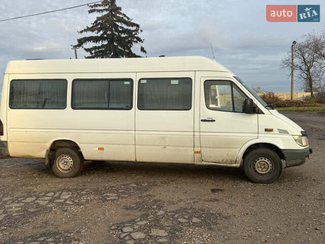 Белый Мерседес Sprinter, объемом двигателя 2.2 л и пробегом 620 тыс. км за 9000 $, фото 5 на Automoto.ua