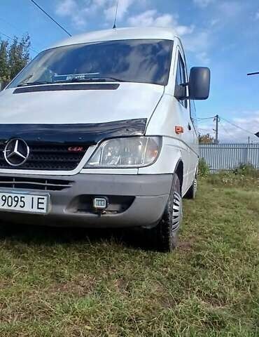 Белый Мерседес Sprinter, объемом двигателя 2.15 л и пробегом 445 тыс. км за 12200 $, фото 8 на Automoto.ua