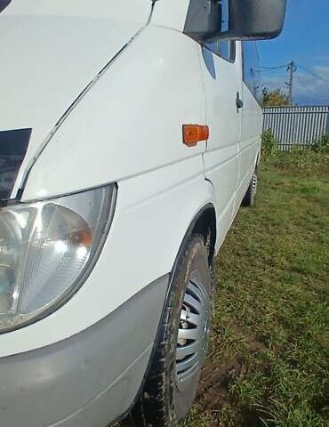 Белый Мерседес Sprinter, объемом двигателя 2.15 л и пробегом 445 тыс. км за 12200 $, фото 6 на Automoto.ua