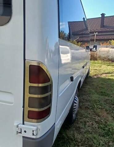 Белый Мерседес Sprinter, объемом двигателя 2.15 л и пробегом 445 тыс. км за 12200 $, фото 10 на Automoto.ua