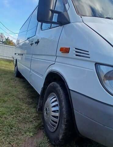 Белый Мерседес Sprinter, объемом двигателя 2.15 л и пробегом 445 тыс. км за 12200 $, фото 3 на Automoto.ua