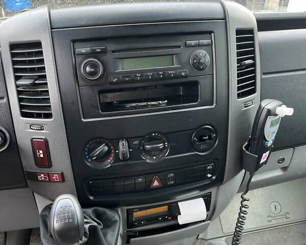Белый Мерседес Sprinter, объемом двигателя 2.14 л и пробегом 388 тыс. км за 28000 $, фото 18 на Automoto.ua