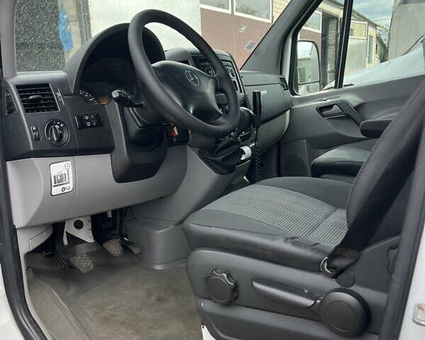 Белый Мерседес Sprinter, объемом двигателя 2.14 л и пробегом 388 тыс. км за 28000 $, фото 17 на Automoto.ua
